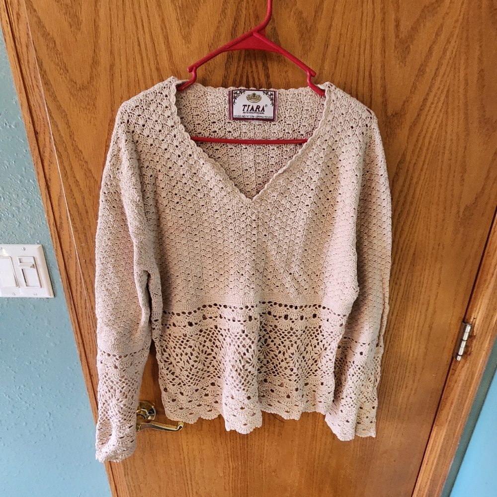 Women's Tiara International Crochet Sweater Size L